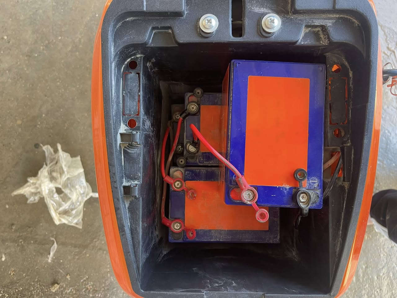 السلام عليكم دراجه شحن R9للبيع السعر 550 وبي مجال الغراض مالته كامله. ورقم الهاتف *********** العنوان الحصوه حي الإعلام الصدار مالته 2025
