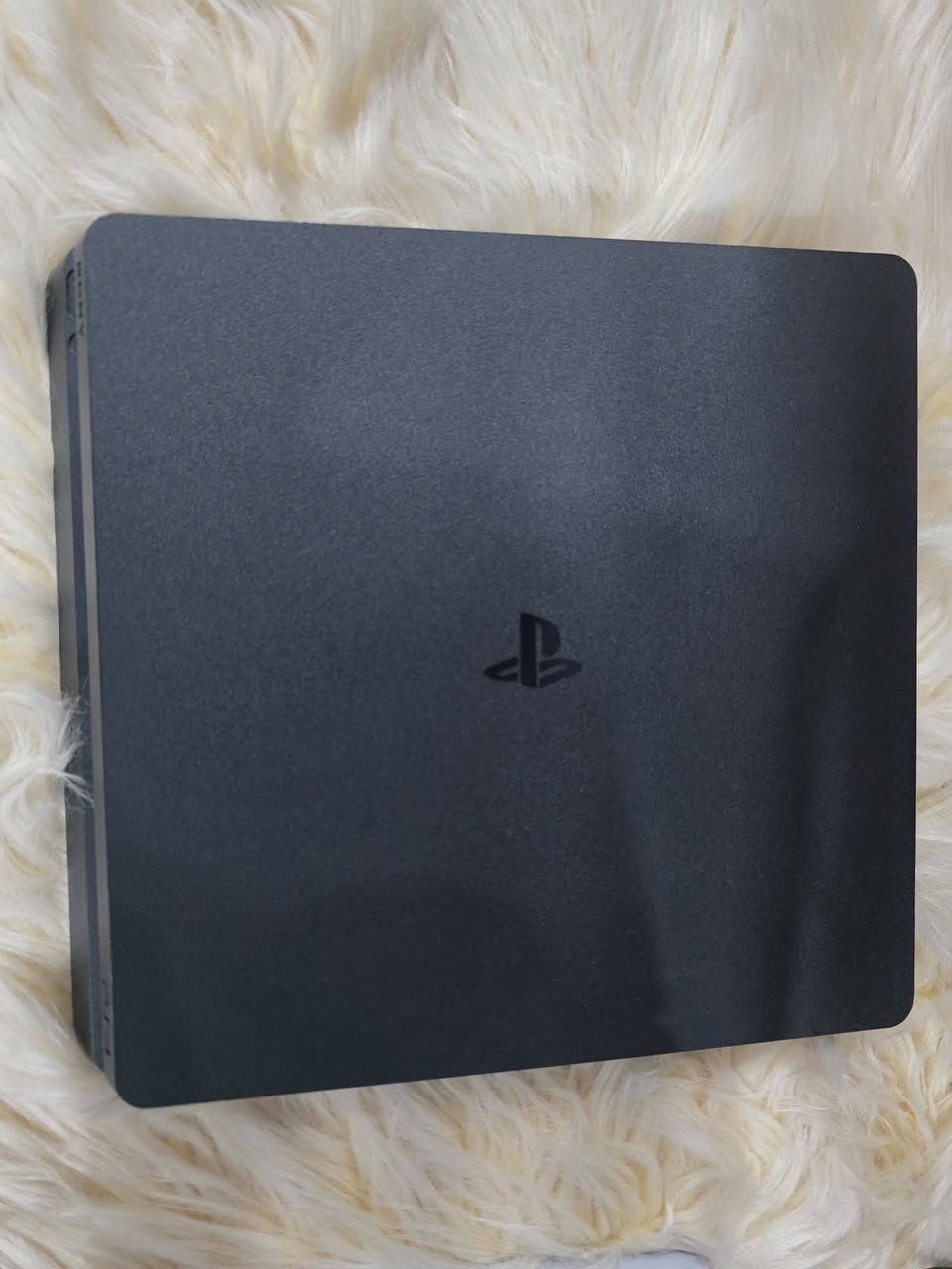 Ps4 للبيع مهكر
نظام 9.00 
حجم 1 تيرا. جهاز نظيف استخدام قليل غير مفتوح
العاب من اختيارك 
اربعة يدات اصلية اكرر اصلية مو تجارية نظيفه تفاصيل و صور الجهاز تجي خاص 
سعر الجهاز 400 الف قفل مكاني الموصل العاجبة يتفضل خاص


**إذا كنت صاحب هذا الإعلان وتريد حذفه لأي سبب، رجاءا أرسل رسالة إلى الدعم الفني**