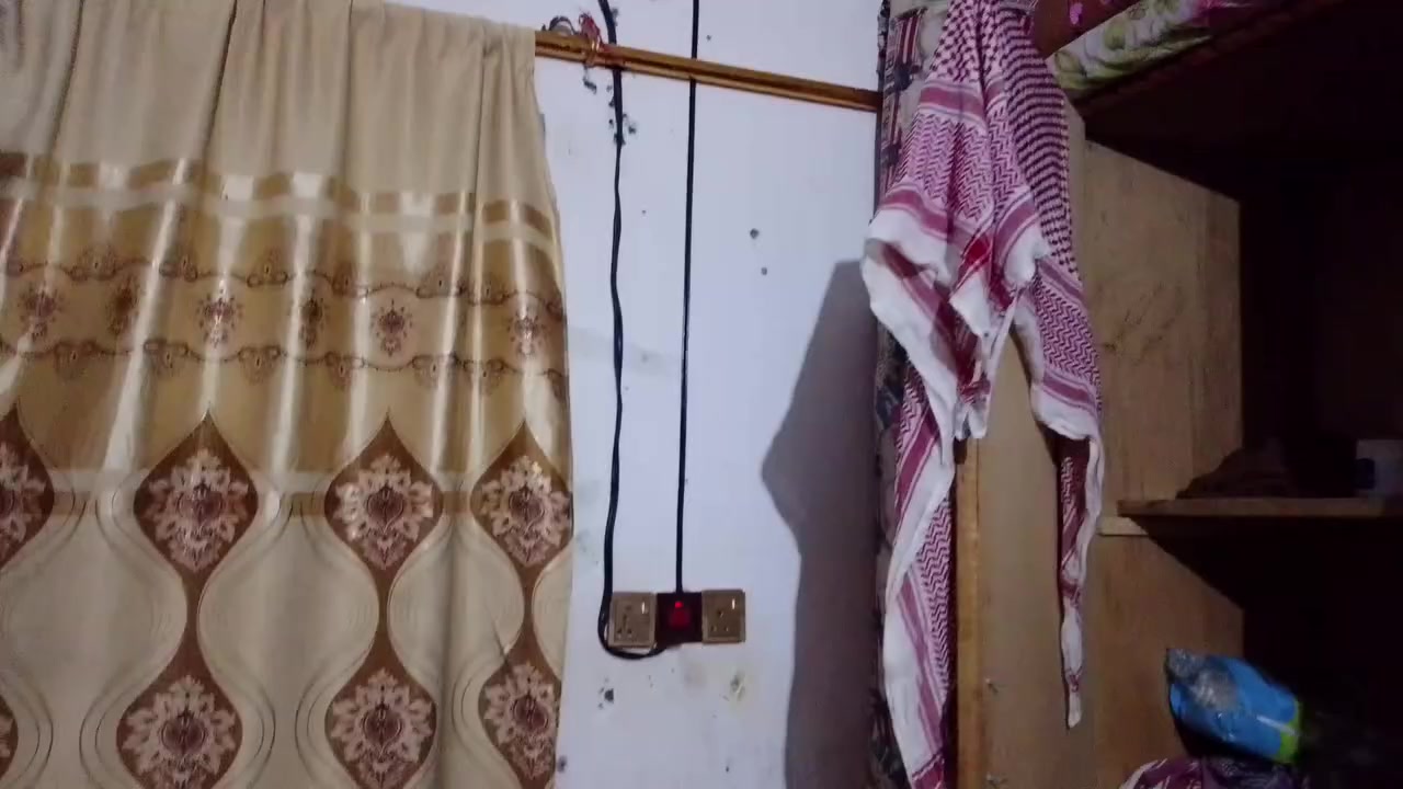 بيت للبيع يحتوي على غرفتين وصاله مساحه 160م زراعي قريب على شارع 30 حي المنتظر سعر30000000 ثلاثون مليون وبيه مجال موبايل ***********
