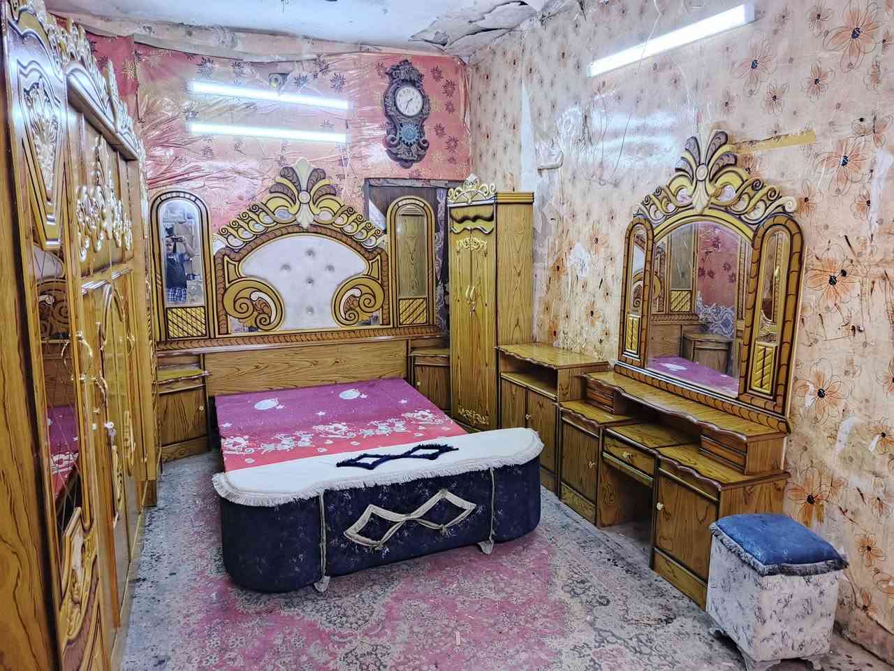 غرفه اخشاب ست ابواب ملحق للبيع*********** السعر 650صاج الزاويه كنتوريه موديل حديث زائد شازلونه وطابوريه  العنوان بغداد وكو توصيل متواجد وتساب
