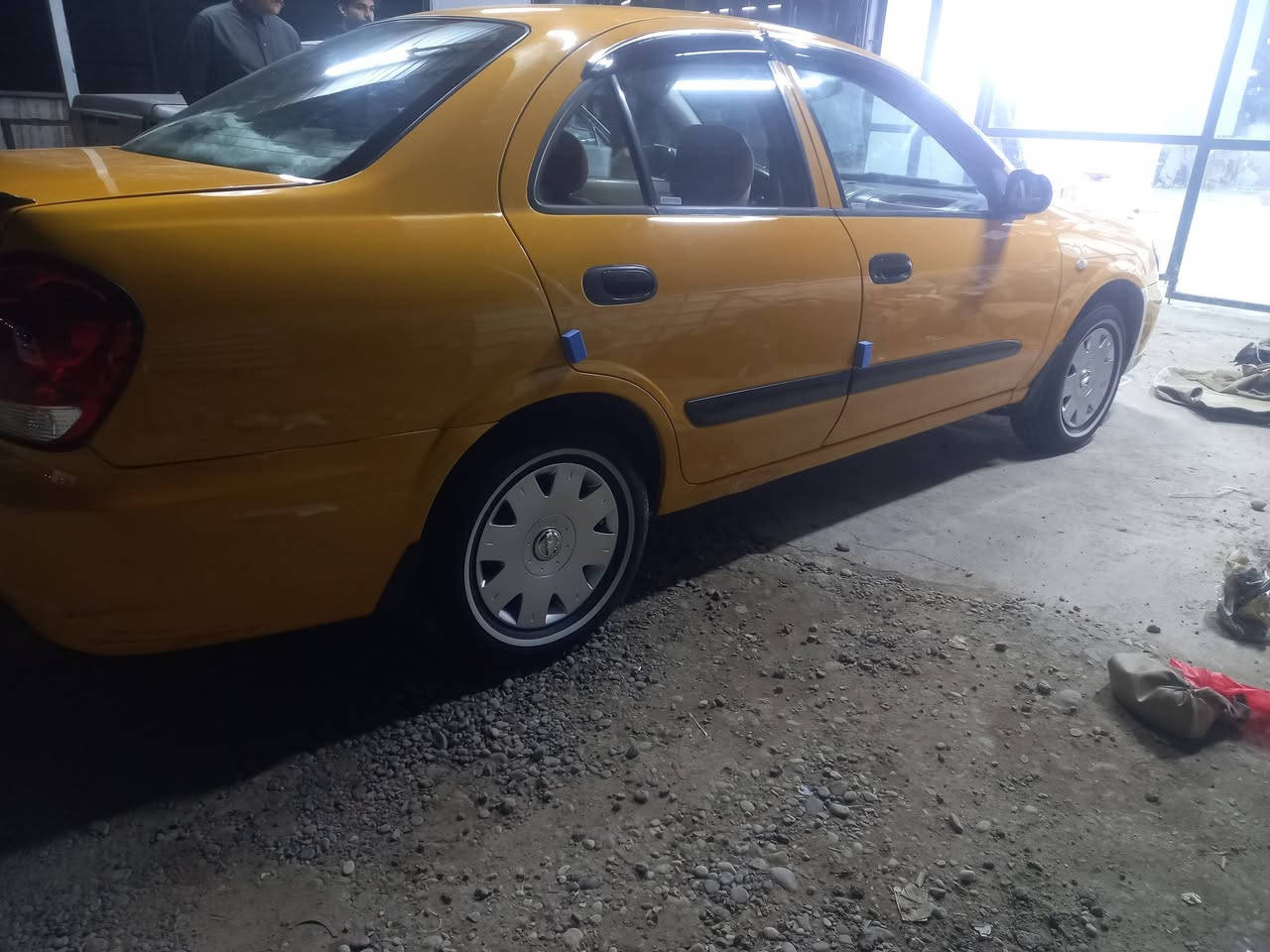 السلام عليكم
نيسان سني ٢٠١١ الشركه العامه 

بيه جاملغ خلفي وبنيد كلير فقط شرط سونار 

السياره جاهزه عل اخير 

دوشمه داخل جديد تخم تاير جديد 

مكاني بغداد التاجي 

مكلف بل نشر 

رقم صاحبها 
السعر ١٠٠ وبيها مجال
***********
