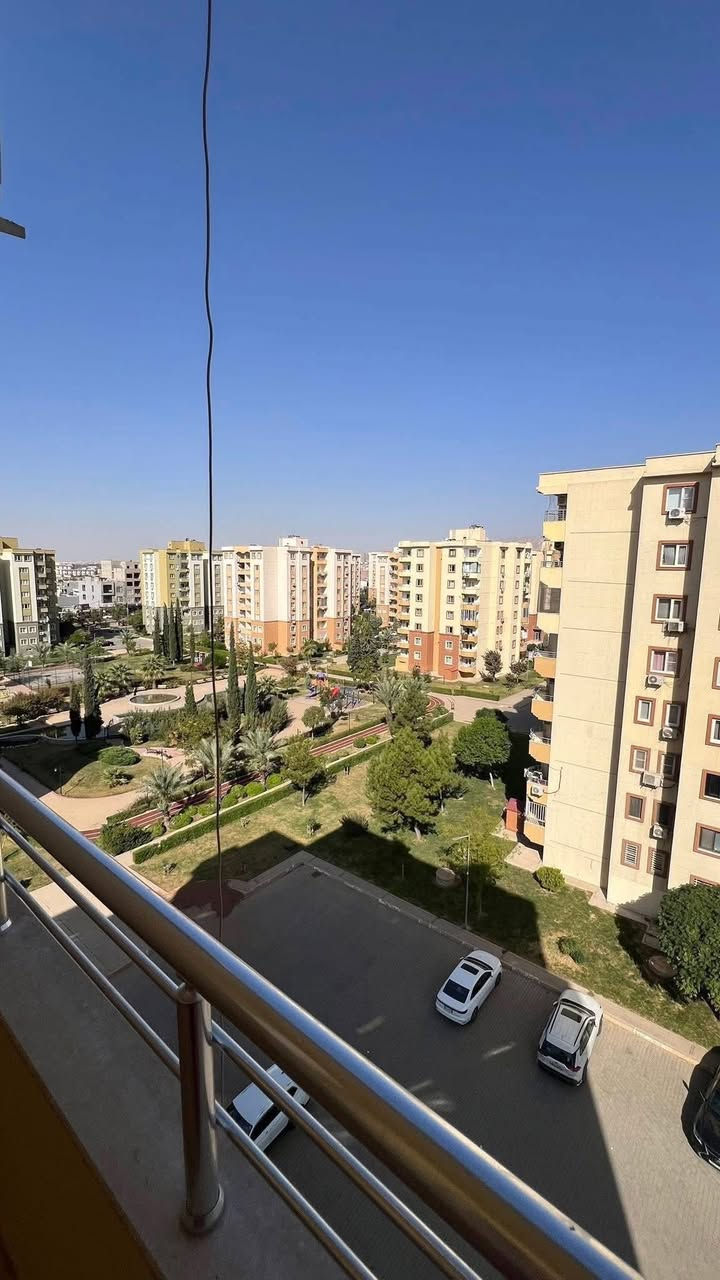 خيار مثالي للسكن و الأستثمار في موقع مطلوب و قيمة ثابتة
موقع اسثنائي في بداية مدخل المجمع مما يمنحك سهولة الدخول و الخروج

📐 المساحة: 168 متر
🏢 الطابق: السادس
🌤 الواجهة: شمال – شرق أطلالة مباشرة على الحدايق
للمزيد من المعلومات:
0750 200 8118
0770 448 8118
