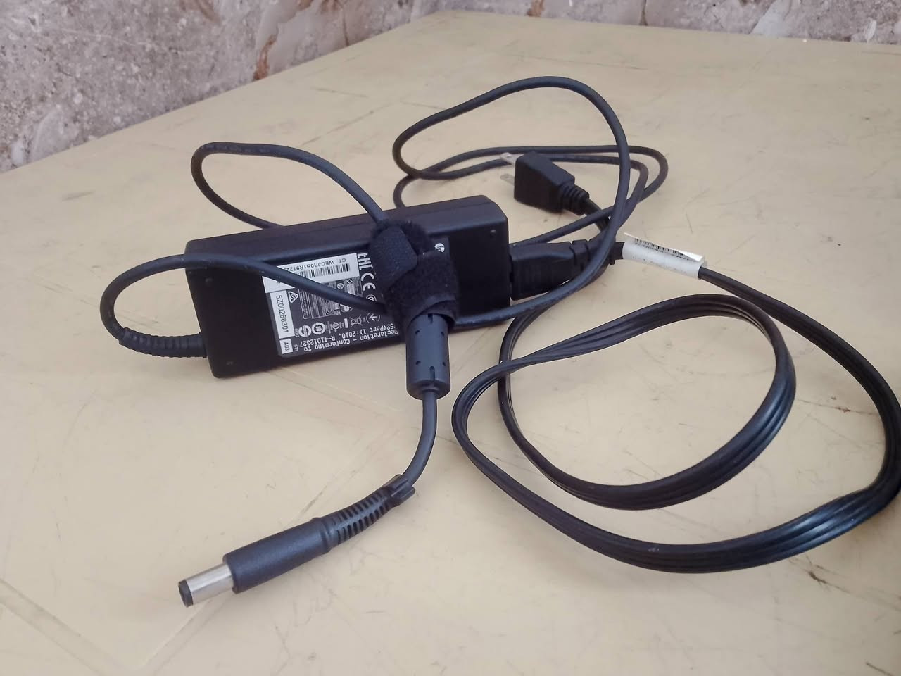 🔴 لابتوب للبيع 🔴
لابتوب نوع hp Windows 10 
يجي ويا مساحه تخزين مثل ماواضح بالصوره 256 
لابتوب نضيف وزين يشغل ببجي 90 فريم والي يريد اصور اله يدخل خاص لان هنا تنحضر الصوره ما اعرف ليش
كامل ملحقاته الشاحنه مالته مع الجنطه شاحنه hp الاصلي
يفيد الى اهل المكاتب والالعاب
منفذ القرص شغال 
الصوت حيل عالي موجود بالفيديو اختبار للصوت 
التحكم بي سلس
الذاكره 256GB
الرام 8  كيكا بايت
المعالج lntel (R) Core (TM) i5 -5200U CPU @ 2.20GHz
بطاقه الرسومات 2GB
نوع النظام 64 بت
الاصدار ويندوز 10 
تاريخ الشراء موجود بالصوره ماصارلي 4 ايام من اشتريته
2026/1/24 
التفاصيل الباقيه موجوده بالصور والفيديوهات موجود شلون شغلته 
🔴🔴 السعر 275 وبي مجال زين للطيبين 🔴🔴
الرقم للاتصال ***********
العنوان المشخاب سوق شعلان 
🔴🔴 توصيل لايوجد 🔴🔴
