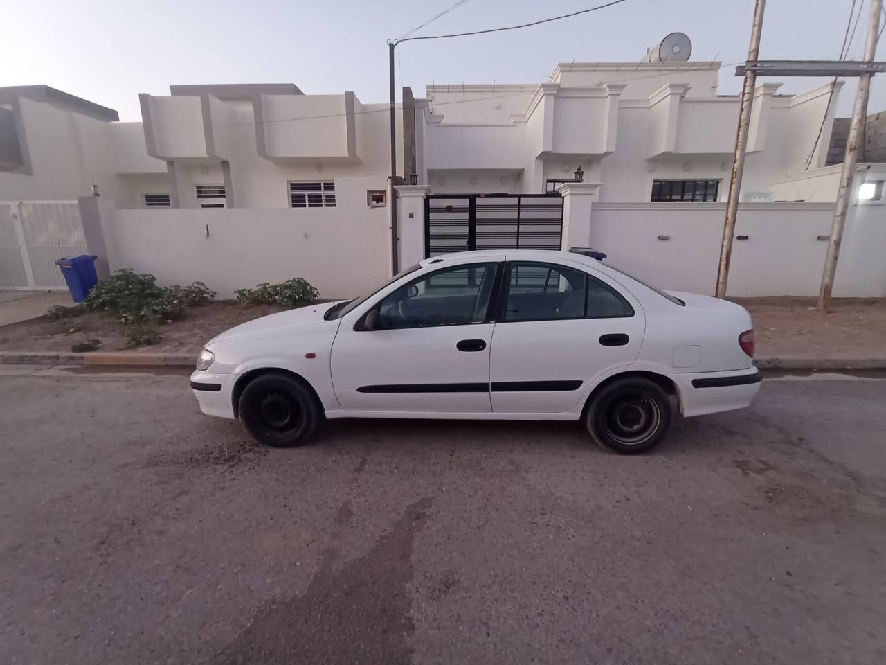 السلام عليكم نيسان سني ياباني موديل 2001بلادي بدون تحوير كير اوتماتيك كير محرك تخم تاير محرك 1600قبق اسود قبل 5تيام بدلتا مال كصه مصبوغة حزام بدون دواخل لجماليه فقط رقم بغداد انكليزي تحويل مباشر تبريد تدفا كلا شغال عل فحص السعر75 وبيها مجال الاستفسار ‏‪***********‬‏
