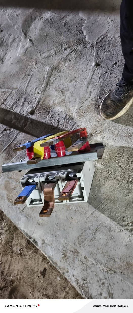 سورنتو 2015 رقم ميسان  باسمي رقم نكليزي تحويل ثاني يوم السونار مرفق مع الصور بيه بنيد مبدل شرط بدون دواخل بدون ايرباك مواصفات السيارة مكينة ستة 7 راكب 3 قطع تبريد لد امامي خلفي شاشة كبيرة بصمه ابواب بصمه تشغيل ويل كروم 19
السيارة ماشيه 190 انارة ترحيب انارة داخليه عن عند يدات الابواب السعر 180 إذا مراوسل جيب أو جارجر  مكان السيارة ذي قار - الشطره ***********
