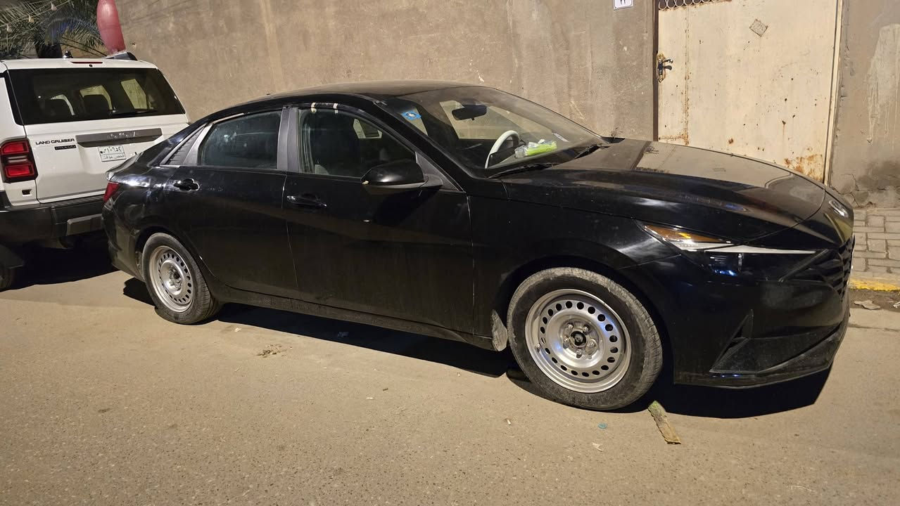 النترا 2023 معوقين
النترا 2023 رقم بصرة معوقين + وكالة عامة
 حادثها موضح بالصور / بابين اليمين وضربة بـ باب السائق مبدل وبيها ضربة بالجنطه طرف الحوض راجع بارد
1-بصمة تشغيل ابواب وصندوك
2-محرك 2000 Doch دوش المرغوب + كير اوتماتيك و S وعادي 8 نمر
3-كاميرا دواره  
4-رادارات 360 درجة ( امامي جانبي خلفي ) تمنع التصادم الامامي والجانبي والخلفي
5- وقوف ذاتي + قيادة ذاتية + تحديد مسار
6-التحذير عند فتح الباب 
7-تحكمات ستيرن 4 جهات 
8- 3 وضعيات قيادة ( عادي سبورت ذكي ) 
9- مثبت سرعة ذكي ( التحذير عند مغادرة المسار )
‏10-تدعم نظام الابل كار بلي والاندرويد اوتو
11-تشغيل عن بعُد 
12-اضواء ترحيب عند الاقتراب 
13-نقطة عمياء + تحذير عند الاشاره
14-تحديد مسار وقيادة ذاتية  ورادار امامي 
15- مانع انزلاق
ماشيه660000 (كلم) 
السعر 120
مكاني البصرة ***********
