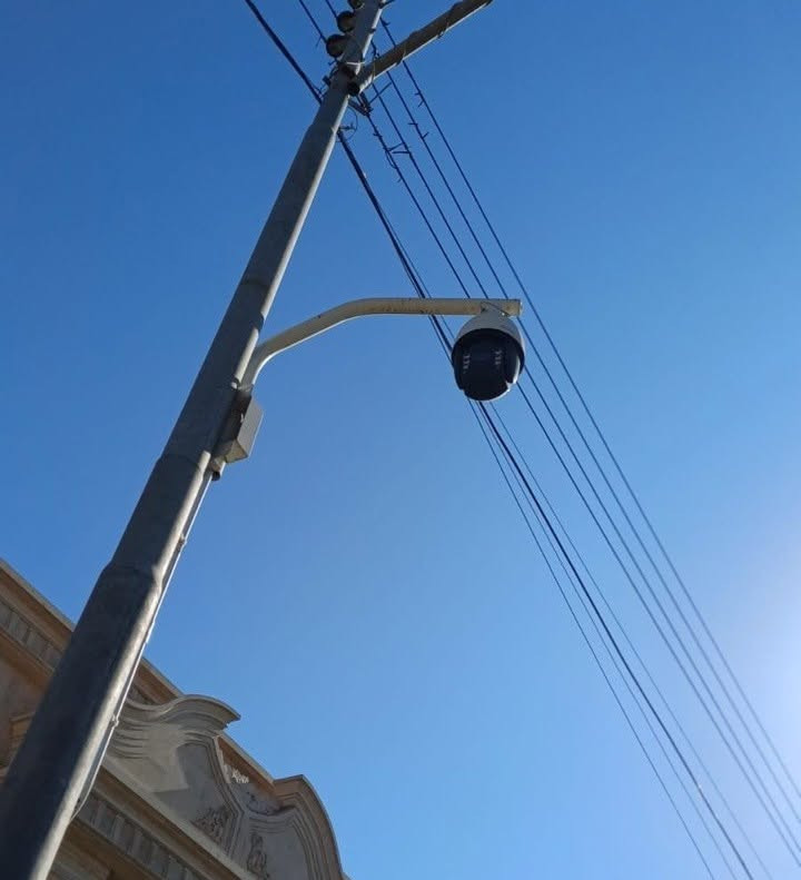 🚨 إذا بيتك بدون كامرات مراقبة… فأنت تخاطر بأمانه!

📍 منطقة الداودي – بغداد

🎥 تم بحمد الله إنجاز تنصيب منظومة كاميرات مراقبة IP من Hikvision باحترافية عالية، لتوفير حماية حقيقية ومراقبة مستمرة 24/7.

✨ جودة صورة فائقة
🌙 رؤية ليلية واضحة
📱 متابعة مباشرة من الموبايل من أي مكان
⚡ تركيب احترافي مع تنظيم كامل للتمديدات
🛡️ ضمان على العمل ودعم فني بعد التنصيب

لا تنتظر حتى تصير المشكلة… احمِ بيتك اليوم قبل باچر.

📞 للحجز والاستفسار راسلنا الآن ***********

ونوفر كشفاً واستشارة حسب احتياجك.

مكتب الشمس VOLT
🔌 حلول متكاملة لأنظمة المراقبة والكهربائيات والأنظمة الأمنية.

#الشمس_VOLT #كامرات_مراقبة #Hikvision #كامرات_IP #بغداد #الداودي #أنظمة_حماية #CCTV #Security #مراقبة_المنازل #كامرات_منازل #العراق #تركيب_كامرات #سمارت_هوم

