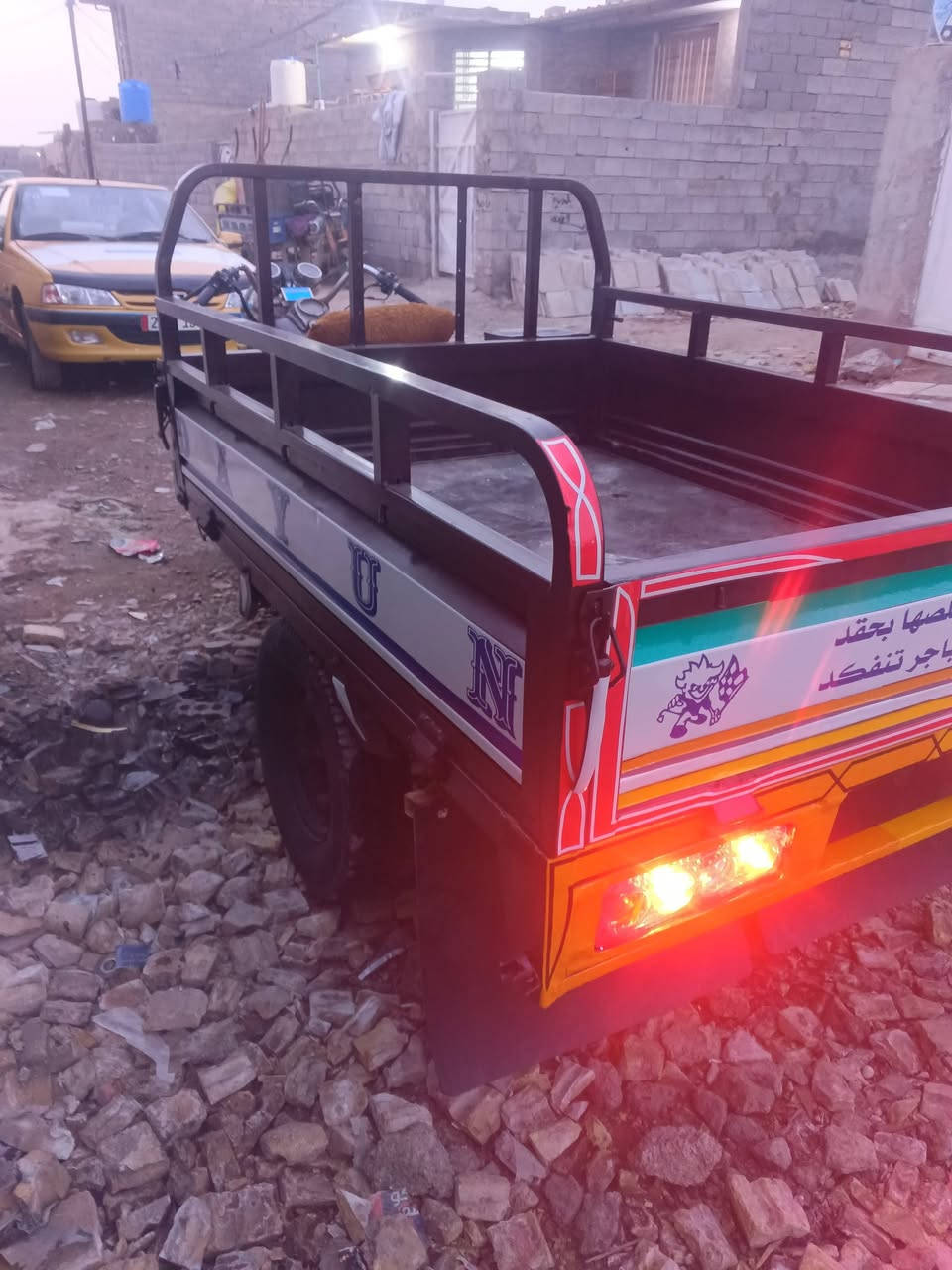 للبيع موديل 2012 رقم ابيض ***********
