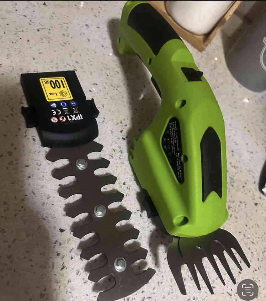 مجموعة غراض للبيع بسعر مناسب 
متواجد خاص واتساب 
العنوان بغداد البلديات 
هذا رقمي فيه واتساب ***********
