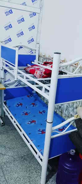 جرباية اطفال طابقين للبيع استعمال قليل للاستفسار ***********
