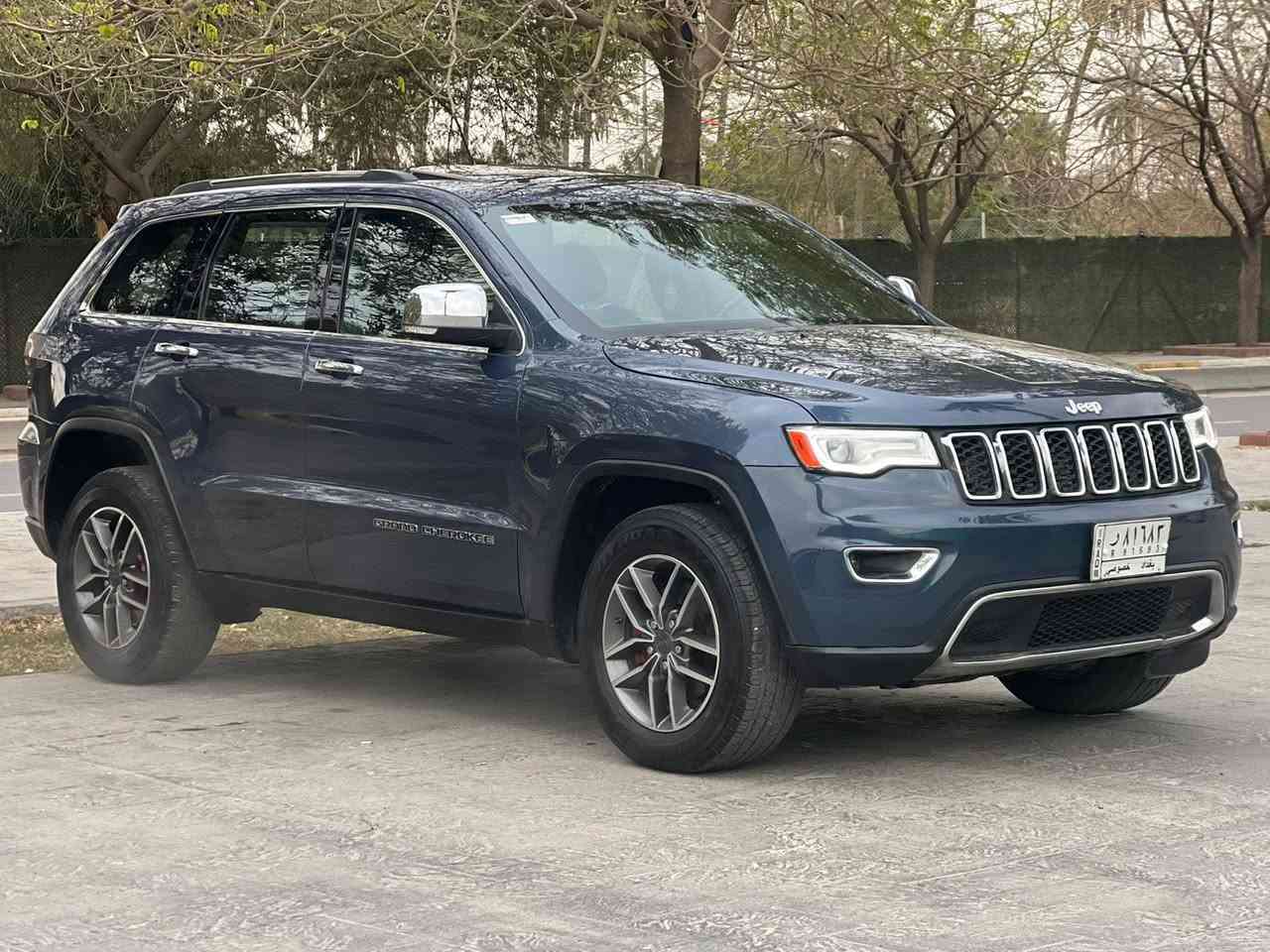 ‏‎جيب شيروكي موديل 2020  امريكي
‏‎
ماشيه 63الف mi رقم بغداد. 💯
بصمه‎ ⁃ فتحة سقف / كشنات كهرباء  / رادار خلفي امامي  / رادار جانبي / النقطة العمياء  /حساسات امامية وخلفية-  /شاشة كبيره- /محرك 6 سلندر  /   /دفع رباعي 4*4 - كشنات  جلد / توقف ذاتي / صندوق كهرباء  / 

عنوان بغداد العطيفيه 📍📍سونار داخل الصور ❗️

للتواصل :***********.     198
