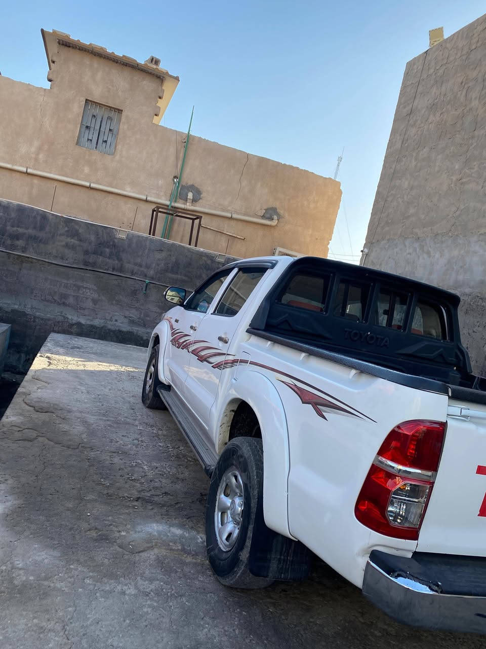 السلام عليكم
تيوتا هايلوكس فورويل مديل 2013 گاز 
رقم بصرة سنوية 2028 بسمي 
حداده %
مكينه جديده لاتنقيص ولاتبخير 
تبريد شغال 
سياره مكفوله وماناقصها شي 
السعر 155وبيها مجال 
رقم الهاتف ***********
