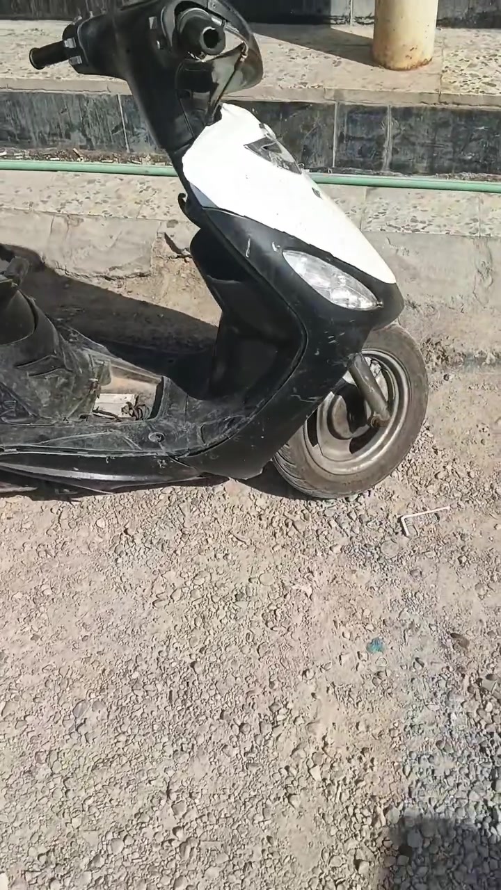 سلام عليكم دراجه ماكس قجمه مكينه نضيفه و ما مفتوحه و بيه ترتيبات بسيطه بوشه 49 بلادي مكاني البصره و هذه رقمي *********** دراجه مالت كراب و كهربائيات ما تشتغل مثل ما موضح بالفديو
