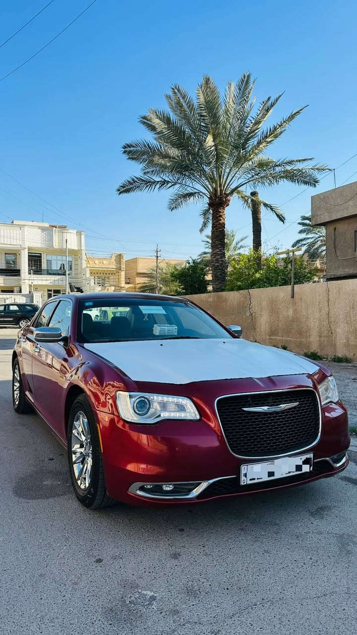 السلام عليكم للبيع كرايسلر C300 موديل ٢٠١١ محدث بالكامل ٢٠١٦ تحديث اصلي رقم بغداد باسمي تحويل مباشر وارد امريكي حادثه جاملغ وبنيد بدون ايرباك بدون دواخل السياره جاهزه مكينه مبدله جديده ممفتوحه كير صدر امامي خلفي تخم تاير كله جديد السياره جاهزه من كل شي مواصفات شاشه كامره خلفيه كروس سرعه تحكمات كشنات كهرباء وجلد كشانت تدفئه وباقي المواصفات معروفه 
مكان السياره بغداد البنوك
السعر 150 وبيهه مجال 
للاستفسار ***********
