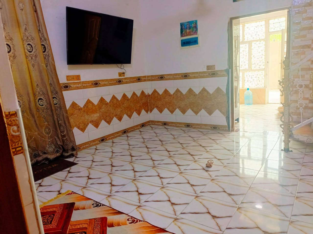 ١٥٠ متر ٤ غرف نوم طابقين اساس طابوك والطابق الول كونكريت الثاني فرمستون البنا ابلوك درجه اولا ٣ حمامات مطبخ وستقبال
للاستفسار الاتصال على الارقام التالية 
***********
***********
