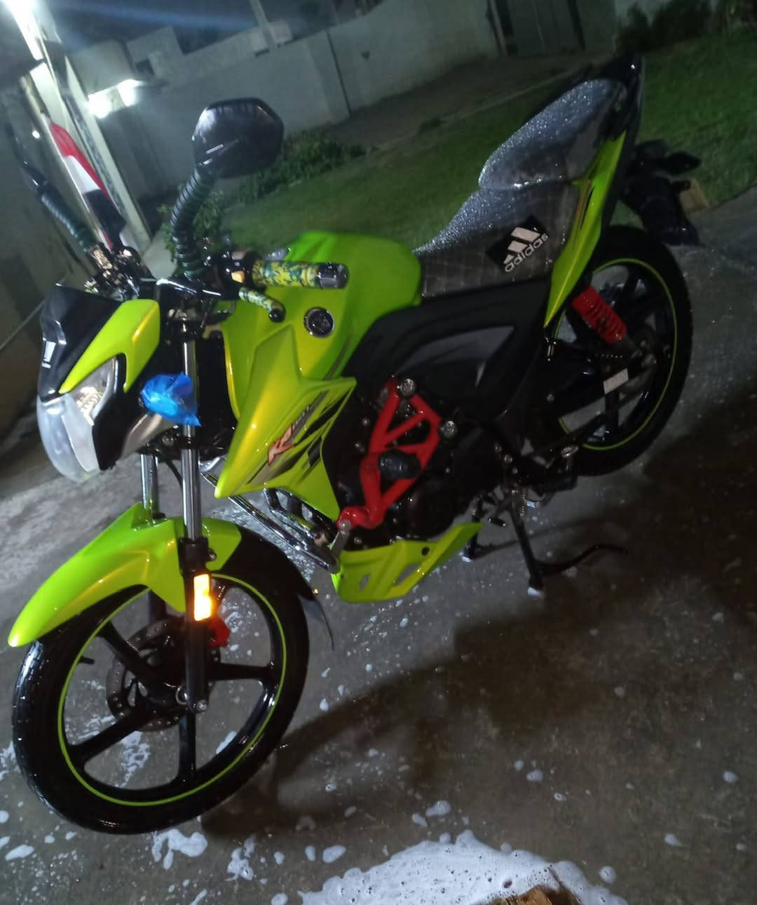 سلام عليكم هاوجي متاح للبيع 2023دراجه مكفوله ماشيه 50000 سعر الدراجه 20ورقه وبيها مجال مسجله مكان البذياب قرب مدرسة السمي***********+***********
