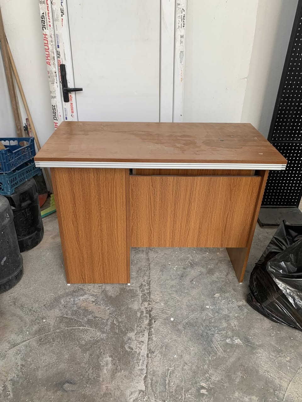 ميز مكتبي بعده جديد ٧٥وبي مجال مامستعمل للاستفسار:***********
