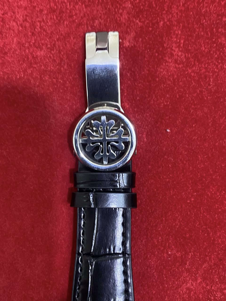 باتيك فليب سير جلد مختم بلسير شعلر الباتك لون المينه تيفاني جديد غير مستعمل اوتوماتيك قلب كشف رقاص مكينه كشف السعر 40 الف مع التوصيل 
***********
