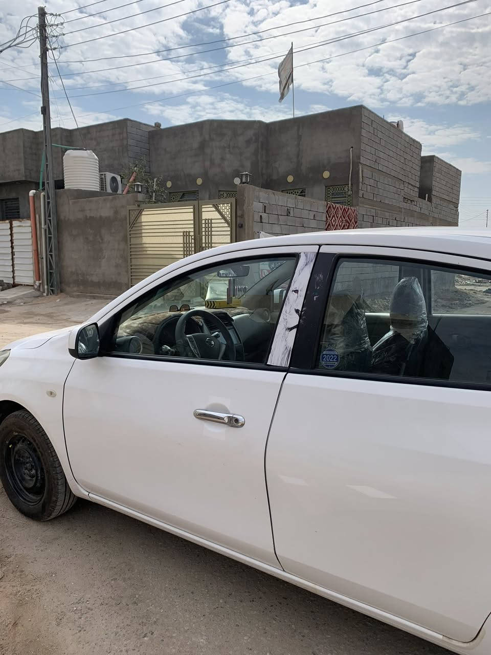 نيسان سني مديل 16 ضررها باب مبدل و بابين بيهن ضربة مامصلحات وضربة بسيطة بل مدكر الامامي و الجاملغ الخلفي عدا ذلك السيارة نظيفة و على ايدي ماشية 92 الف كير محرك تبريد كفالة السعر 93 وبيها مجال ***********
