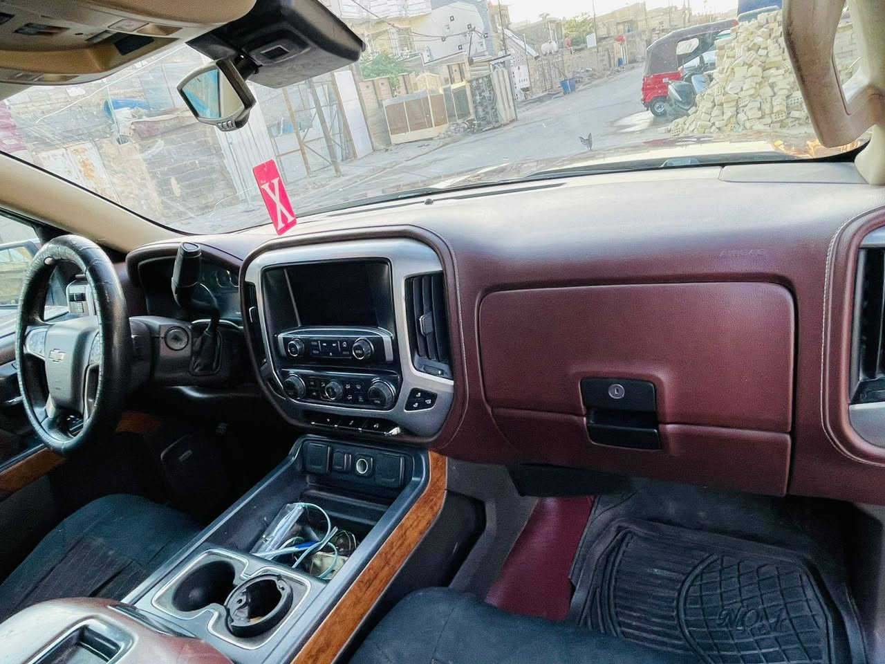 للبيع موديل 2015 سياره داخله كنين بالعراق صار بيها حادث اربع قطع بدون دواخل سياره بيها ضعف بالمحرك سياره صدرها تعبان سياره شغاله مكانها بغداد العبيدي سعر السياره 120 وبيها مجال ***********
