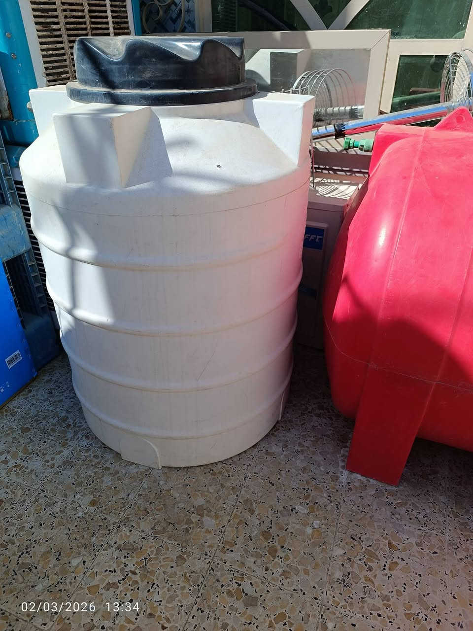 السلام عليكم للبيع خزان ماء عدد2واحد سعة 1000لتر والثاني 500لتر نظيفات استعمال قليل  الاستفسار اكثر الاتصال على الرقم ***********
