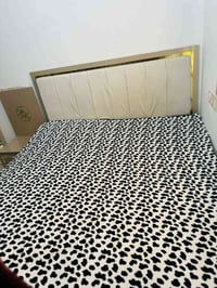 سرير • غرفه اخشاب