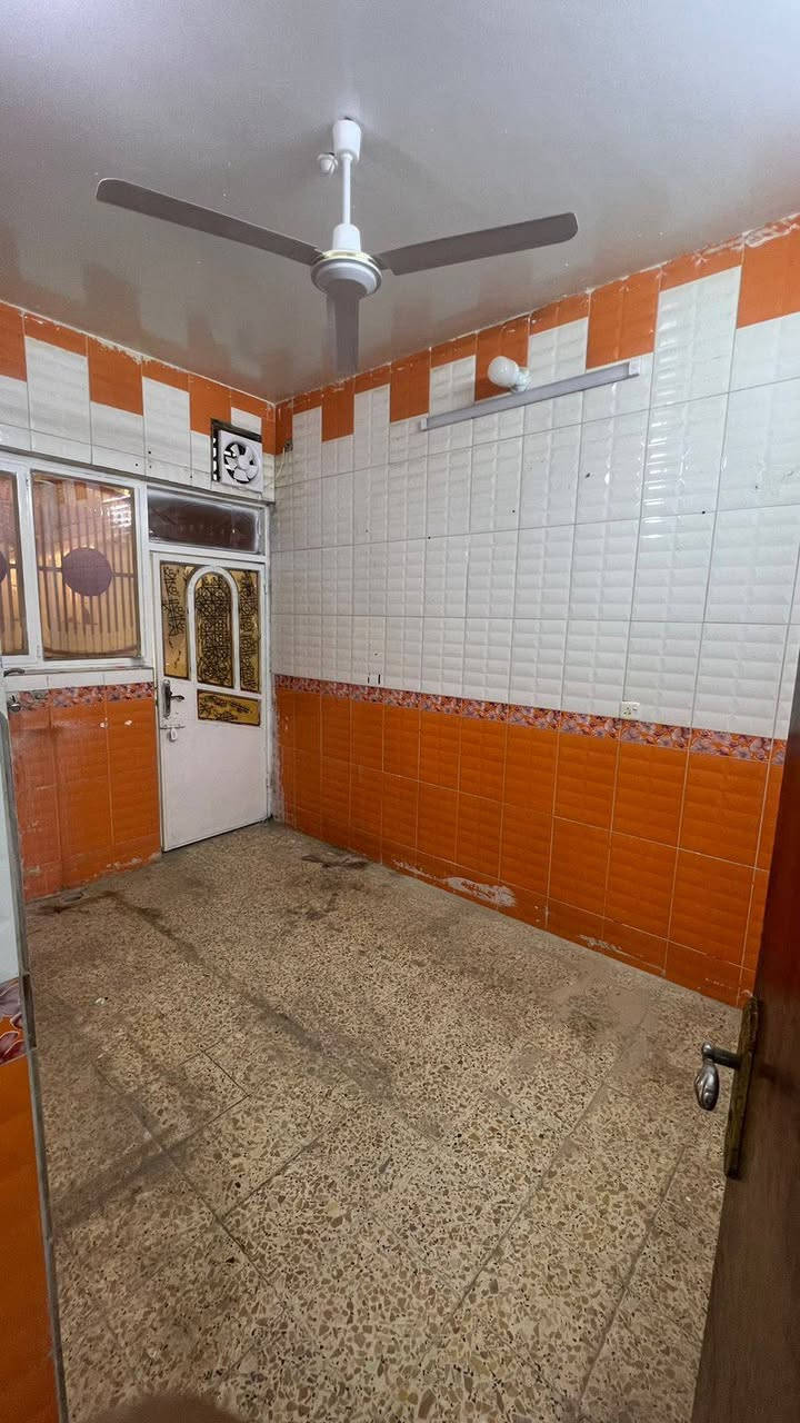 بيت للايجار .
العنوان . عواشه شارع حسين التورنجي قرب مطعم بيت شويطي
كراج سياره + استقبال + صاله + مطبخ + غرفه نوم + صحيات + منور
للاستفسار : يرجى الاتصال على الرقم المذكور
‏‪***********‬‏
