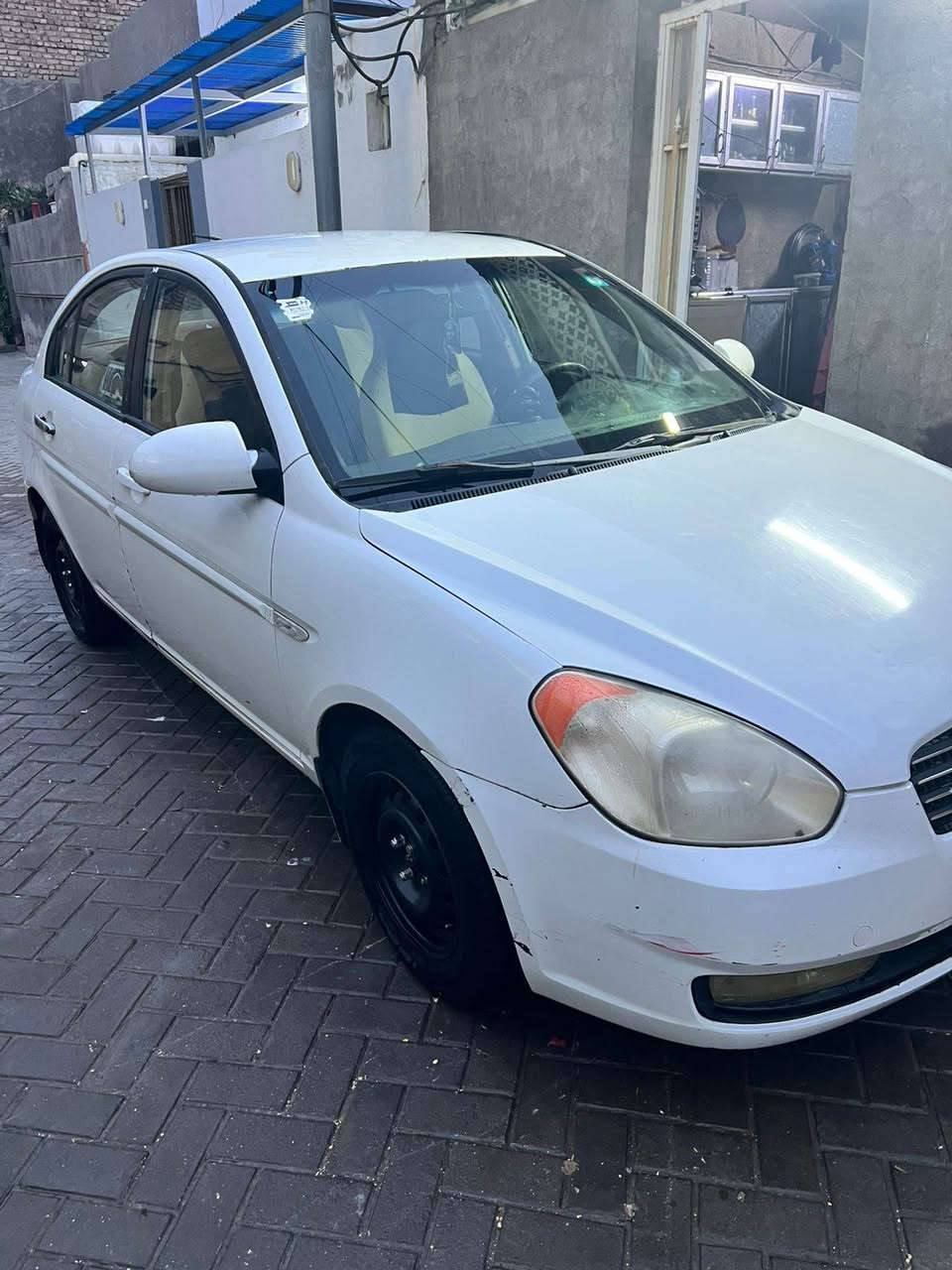 السلام عليكم سياره اكسنت موديل 2009 سياره مبدل بيهه باب خلفي فقط سياره مكينه 1400 ومثل ما شوفون سياره كدامكم موضح صورهه  سياره حلوه وخير من الله صدر حداديه كلهه نضيفه باتري جديد وتجي وشوف بعينك سياره بسمي رقم انگليزي جديد تحويل ثاني يوم  العنوان بغداد مدينه الصدر السعر 80 وبيهه مجال 
رقم الهاتف:***********
