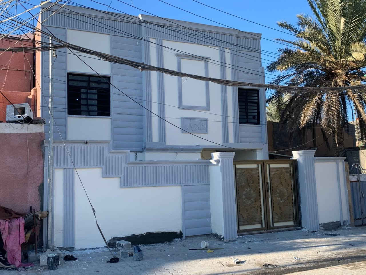 بيت لبيع كربلاء حي عسكري الحر قرب مول الاسدي وجه البيت على حديقة ***********            مساحت البيت ١٨٠ متر
