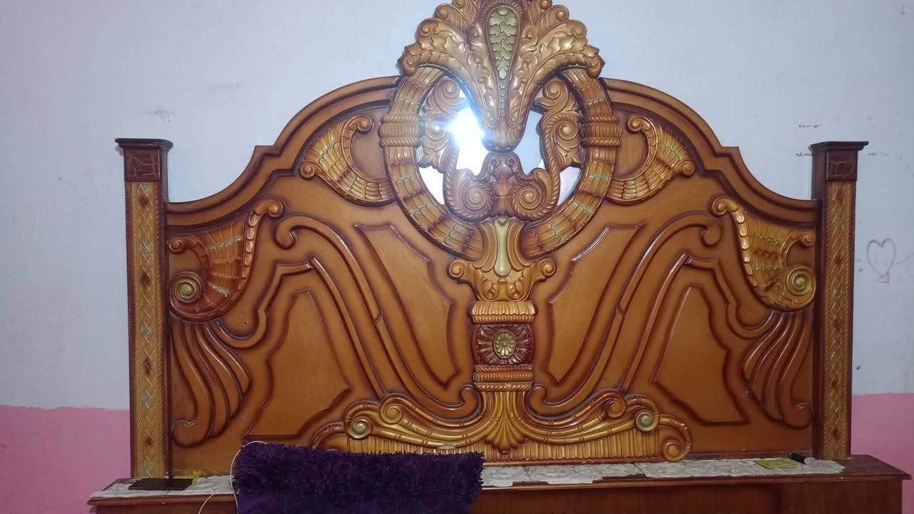 سلام عليكم غرفة نوم للبيع نضيفه وبسعر مناسب الي يريدها عنوان كوت وافدين راسلني خاص او تصل***********
