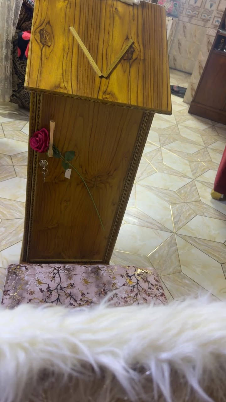 السلام عليكم كرسي صلاه خشب صااج للبيع جديد غير مستخدم بي باب بالصفحه وباب ثاني داخله خانات سعره 100 وبي مجال المكان بغداد شارع الضغط للتواصل هذا رقمي *********** بي واتس اب
