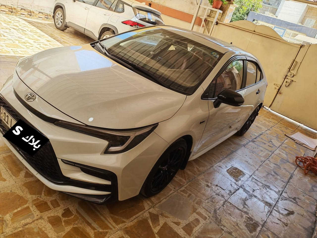 تويوتا كورولا بلاك ادشن سبورت S موديل 2025 (هايبرد) الأصلي (شركة الجاسم-النهضه) 
رقم بغداد ماشية ( 9 الالاف) مكفوله
لون صدفي المميز
 المواصفات:
  محرك 1800 هايبرد
  فتحة سقف سلايد
  مقاعد جلد مع تحكم كهربائي لمقعد السائق
  شاشة وسطية
  كاميرا خلفية
  رادار وتحديد مسار
  هاند بريك كهربائي مع أوتو هولد (Auto Hold)
  وضعيات قيادة متعددة (Drive Modes)
  مانع انزلاق
  تحكم مقود من الجانبين
  إضاءة لايت زنون ولد زنون
  ويل كروم سبورت أسود قياس ١٧ أنج
  نظام وسائد هوائية متكامل (Full Airbag System)
تبريد قطعتين
السعر 25 مليون ونص قفل غير قابل للتفاوض
السيارة استخدام شخصي ومحافظ عليهه حالهه حال الزيرو
وشادلهه مطريات وتغليف ستيرن بلون الداخل وفرشة دشبول تفصال وبالعافيه ع الي ياخذهه كأنه ماخذ زيرو
المكان بغداد البلديات
للأتصال ***********
