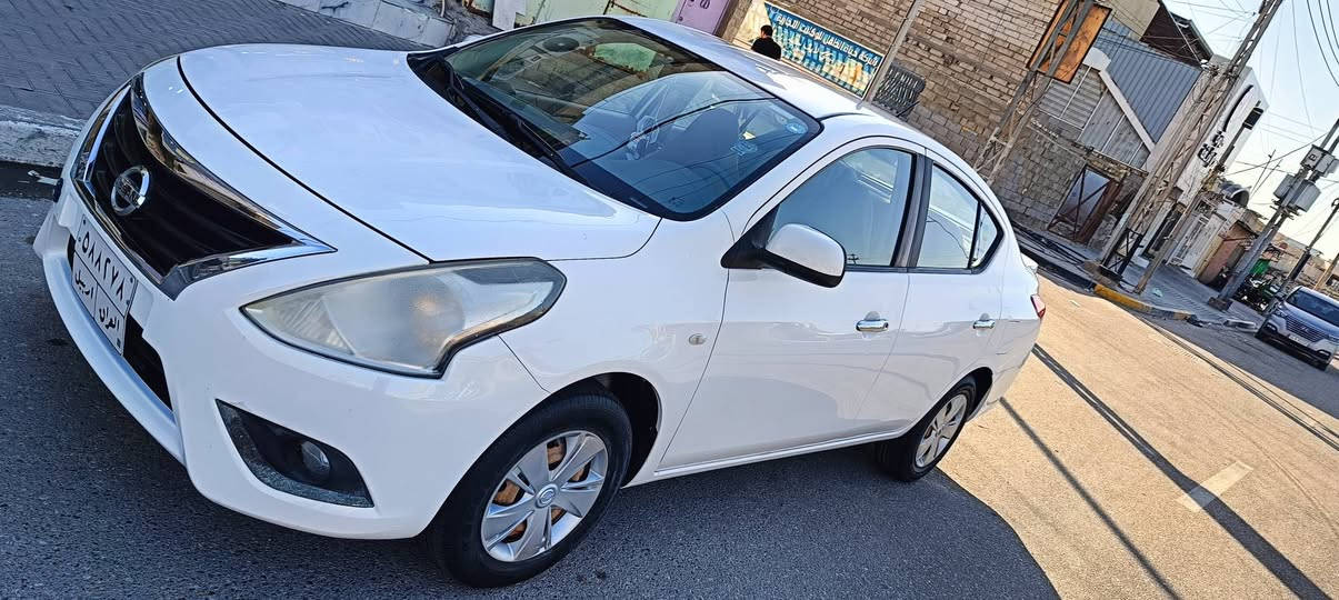 السلام عليكم 
نيسان سني مديل 20 ماشيه 128 سياره مكفوله ماعدا بارد بسيط بالباب الوره سنويه منتهيه السعر 105 
***********
