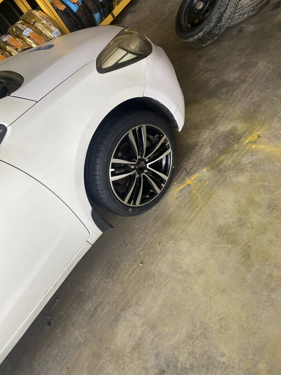 السلام عليكم 
متوفر تايرات باله انتاج حديث وماركات ياباني وكوري 
ضمان الشد والفحص والاستبدال داخل المركز 
العنوان مدخل الشباب مقابيل حسينه حواس 
الرقم ***********
