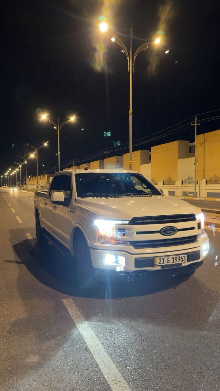 فورد f150 2020xlt للبيع
السيارة بأسمي تحويل مباشر 
عداد المسافة 41 الف 
السيارة فول مواصفات ما عدا البانورما 
رادار امامي 
كامرة دوارة 
ابل كار بلي 
فور ويل 
ثلاث انظمة قيادة 
تدفئة مقاعد 
مقاعد كهرباء 
تحكم بدواسة البريك والبانزين 
السيارة عليهة منضومة زنون خرافية
بيها كتاب تظليل 50 ب80 
مكينة V8 5000
السيارة جدا نظيفة وبحالة الوكالة
وعليها ادامة مكينة كاملة
مبدل بيهة نوزلات وبلكات وكالة
وعلية تنظيف غرف احتراق ومجموعة البانزين
دهن السيارة قبل يومين مبدل موتل درجة اولى
وبيهة داش كام اصلي تربط بالتلفون  
وعليهة برمجة سييفتي للمكينة وللكير 
:السيارة بجم كبس حادثهة فقط 2 ابواب
السيارة مال جناي واي نقص ما بيهة كير ومكينة بالكارتون  والمكينة نشطة كلش 
سعر السيارة 237 ورقة 
لاستفسار اتصال ***********
