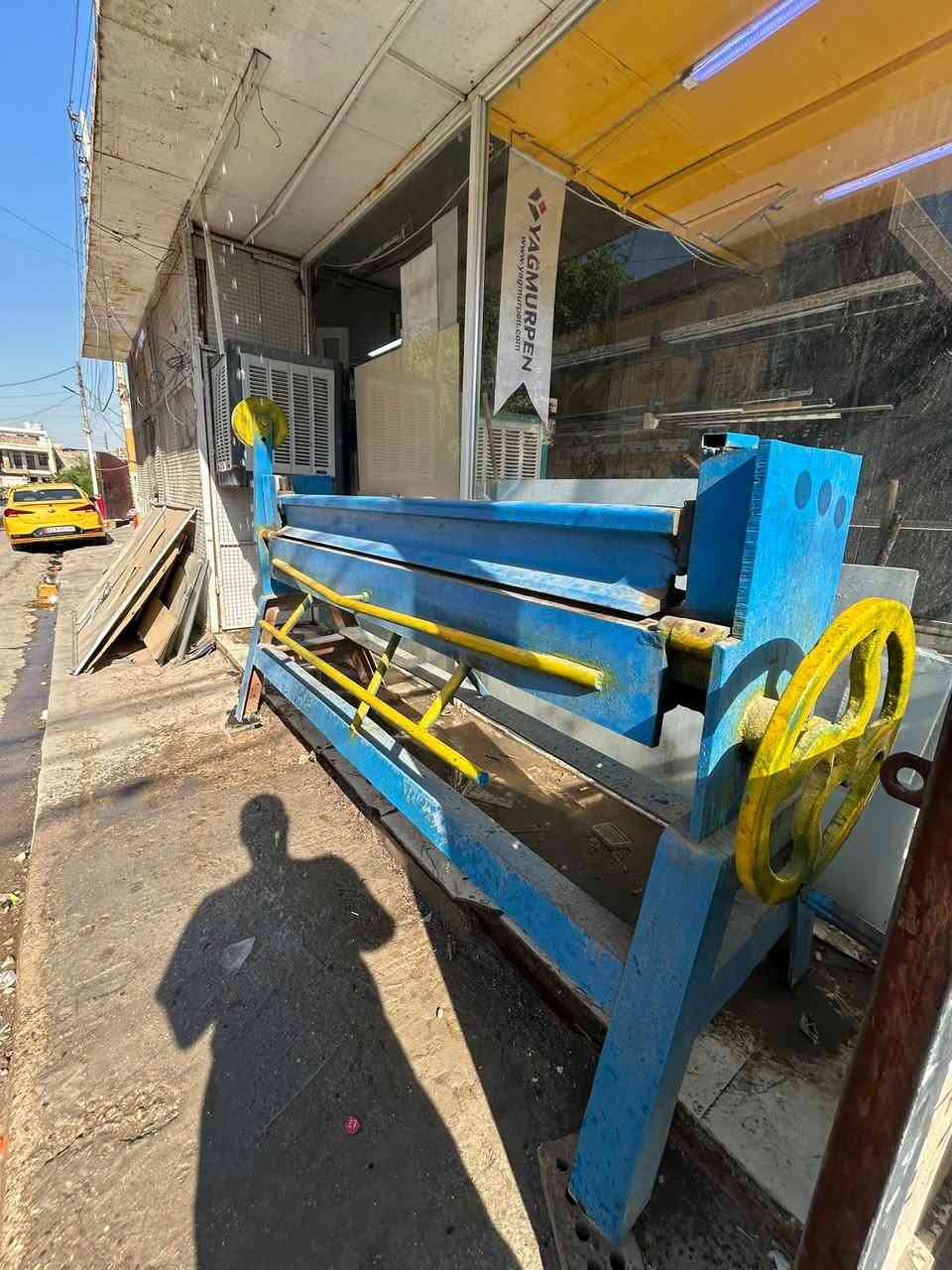 السلام عليكم للبيع معمل المنيوم كامل فرازه كيلون +مكينه تي +معواجه+كتر +ميوزه ثنين +عده عمل كامله (المكان بغداد)متواجد خاص او الاتصال على الرقم ***********
