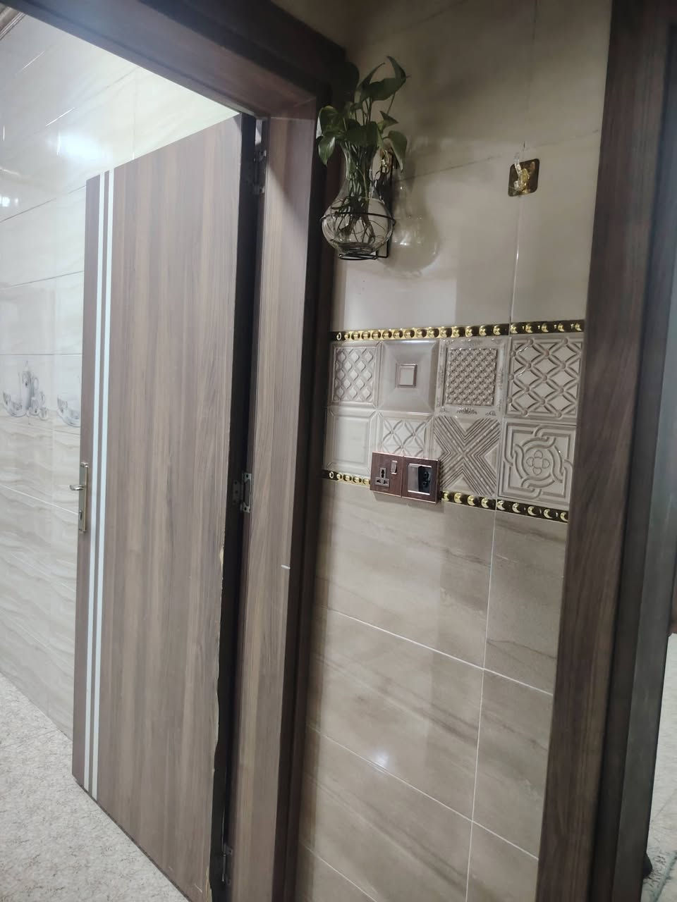 اعلان   دار للبيع  حي الواسطي
  قرب جامع الجبوري. مساحه  200  متر زراعي   
       فول سيراميك    سقوف ثانويه
         يتكون من    2 نوم  مطبخ
          واستقبال
    هول
    طاقه شمسيه
       السعر.   150  مليون
     للاستفسار الاتصال
        ***********  واتس اب
