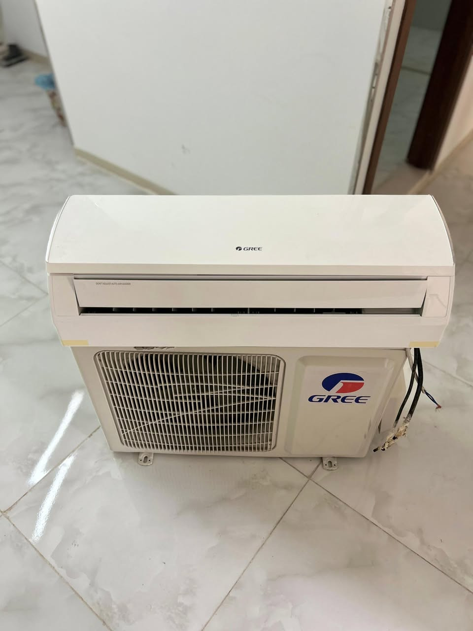 سبلت گري واحد طن
نظيف جدا جداا 
مع كافه ملحقاته بوري واير حماله ريمونت


**إذا كنت صاحب هذا الإعلان وتريد حذفه لأي سبب، رجاءا أرسل رسالة إلى الدعم الفني**
