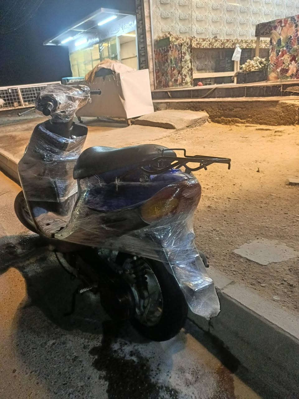 دراجه يومهاه بيجي دراجه نضيفه ما بيهه شي ترايهه وين ما جان السعر 300 وبيههه مجال  ميسان السياسين ***********
