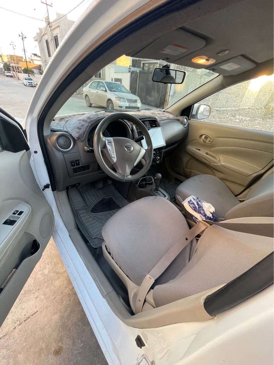 نيسان صني موديل 2020 فقط قطعتين بارد 
سنويه ساقطة 8 شهور جامين امامي كهربائي 
***********
*********** كركوك, العراق
