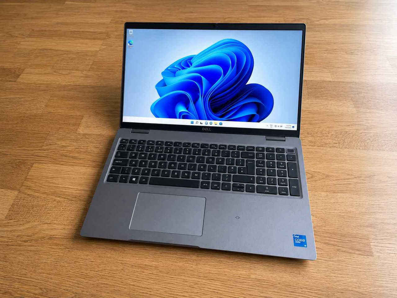 #معالج_فئة_H_شاشه_واسعة_15

💻 Dell Latitude 5521 — Core i5 11th Gen (H-Series)

✔️ المعالج:
Intel Core i5-11400H — جيل حادي عشر بحرف H للأداء العالي
✔️ الذاكرة العشوائية (RAM):
8GB DDR4 — قابلة للتطوير
✔️ التخزين:
256GB NVMe SSD    
✔️ كارت الشاشة:
Intel UHD Graphics —  4GB 
✔️ الشاشة:
15.6 إنج — Full HD
دقة العرض: 1920×1080
✔️ لوحة المفاتيح:
عربي / إنكليزي مضيئة (Backlit Keyboard)
✔️ الشاحن:
شاحن Dell أصلي

✨ مناسب للبرامج المكتبية، الدراسة، التصفح، الأعمال الحسابية والأمن السيبراني

🔹 الحالة: وارد اوربي غير مستعمل بالعراق (كالجديد) نظافة 95% فما فوق 
🔹 البطارية: بحالة جيدة(ضمان ساعه فما فوق)

■ ضمان(١) فحص وتشغيل امام المندوب 
■ ضمان(٢) استخدام اسبوعين اي خلل مصنعي يتم الاستبدال بنفس الموديل حلة, بابل


**إذا كنت صاحب هذا الإعلان وتريد حذفه لأي سبب، رجاءا أرسل رسالة إلى الدعم الفني**