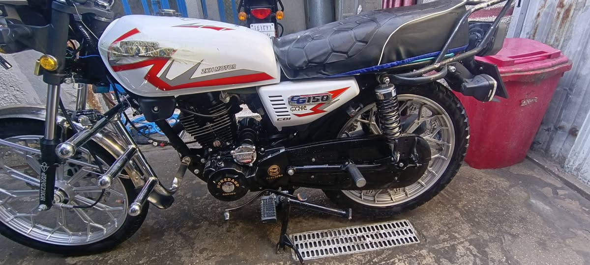 السلام عليكم
دراجة سيفان 2024  للبيع 

اوراق كاملة بيها بس سكنر 

دراجة كامله مكملة من كهربائيات واحتياجاتها 

مكينة مامفتوحة ومكفولة تنقيص وتبخير 

تاير جديد امامي وخلفي

دشبول الكتروني مابي اي نقص عدا الكيلومتر مايقرة 

الاختلاف البيها بس جاملغ الخلفي اسود بلادي والامامي ستيل 

السعر 600 وبيها مجال العنوان بغداد جسر ديالى القديم 

رقم الهاتف ***********
