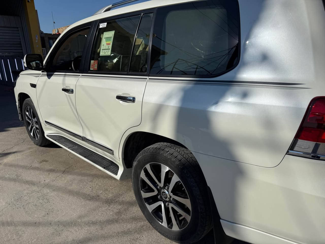 للبيع لاندكروز gxr 2019ساز كراند تورنك 
ستة سلندر 4000 ماشية 132000 سيار كشنين كهرباء ماوسين دشبول ليزري شاشات جنطة كهرباء تشغيل عن بعد  وبعد بيه موصفات  السيارة بيه صبغ بداية  الجاملغ الامامي فوق الشريط وبيه تصليح بارد جوه الايت الايسر وبيه بارد بلباب السايق  وبارد بصيط بجاملغ الايمن وموضح بسونار   رقم بغداد بأسمي السعر 52000$ دولار  وبيه مجال مكاني بغداد الكرخ  
*********** بغداد, العراق
