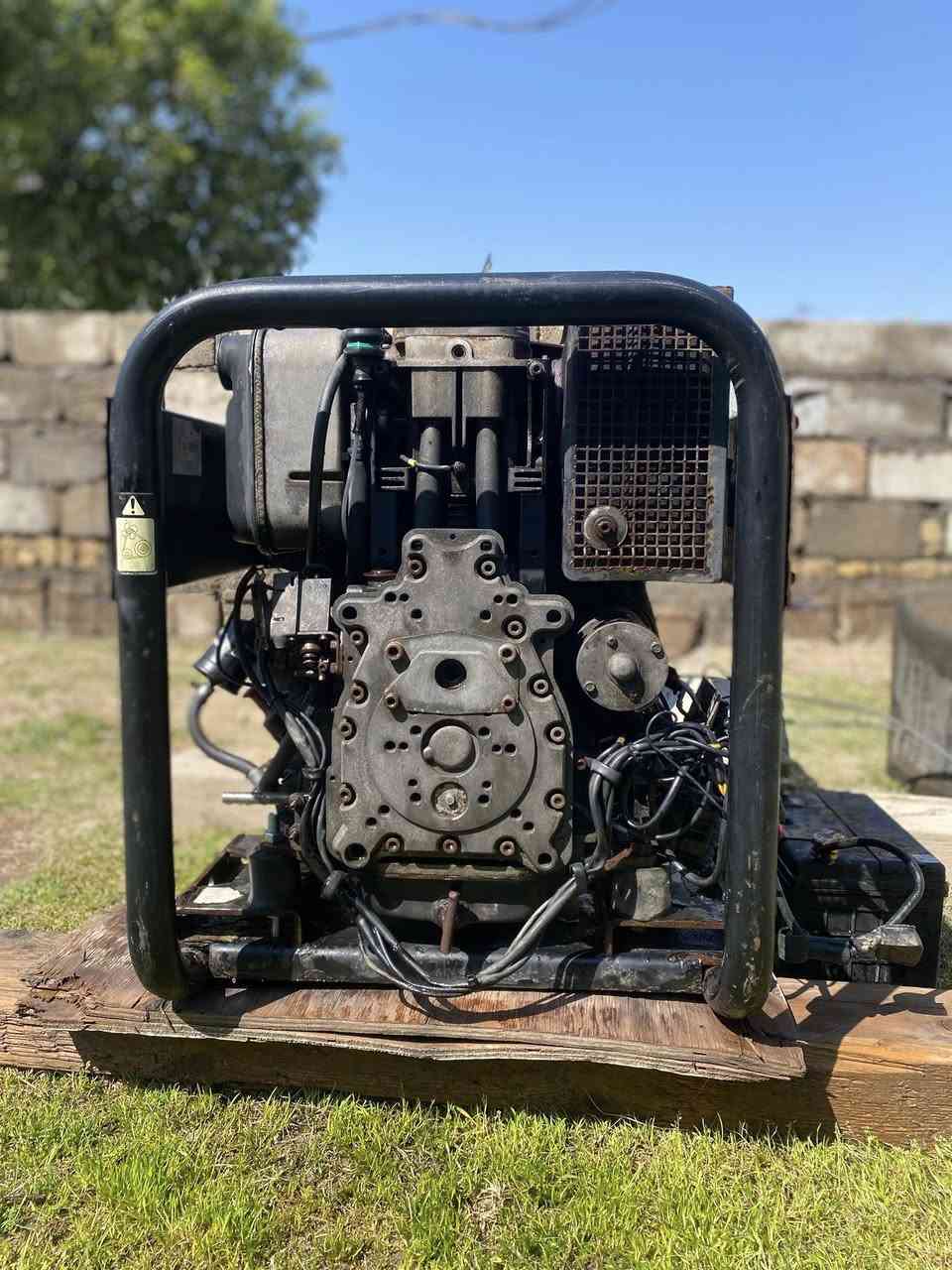 مولد سوبرا إيطالي 10 كيفي 40 أمبير 3 فيز  نضيفه كلش  جاهزه للشغل السعر 8 $بيه مجال
***********

***********
