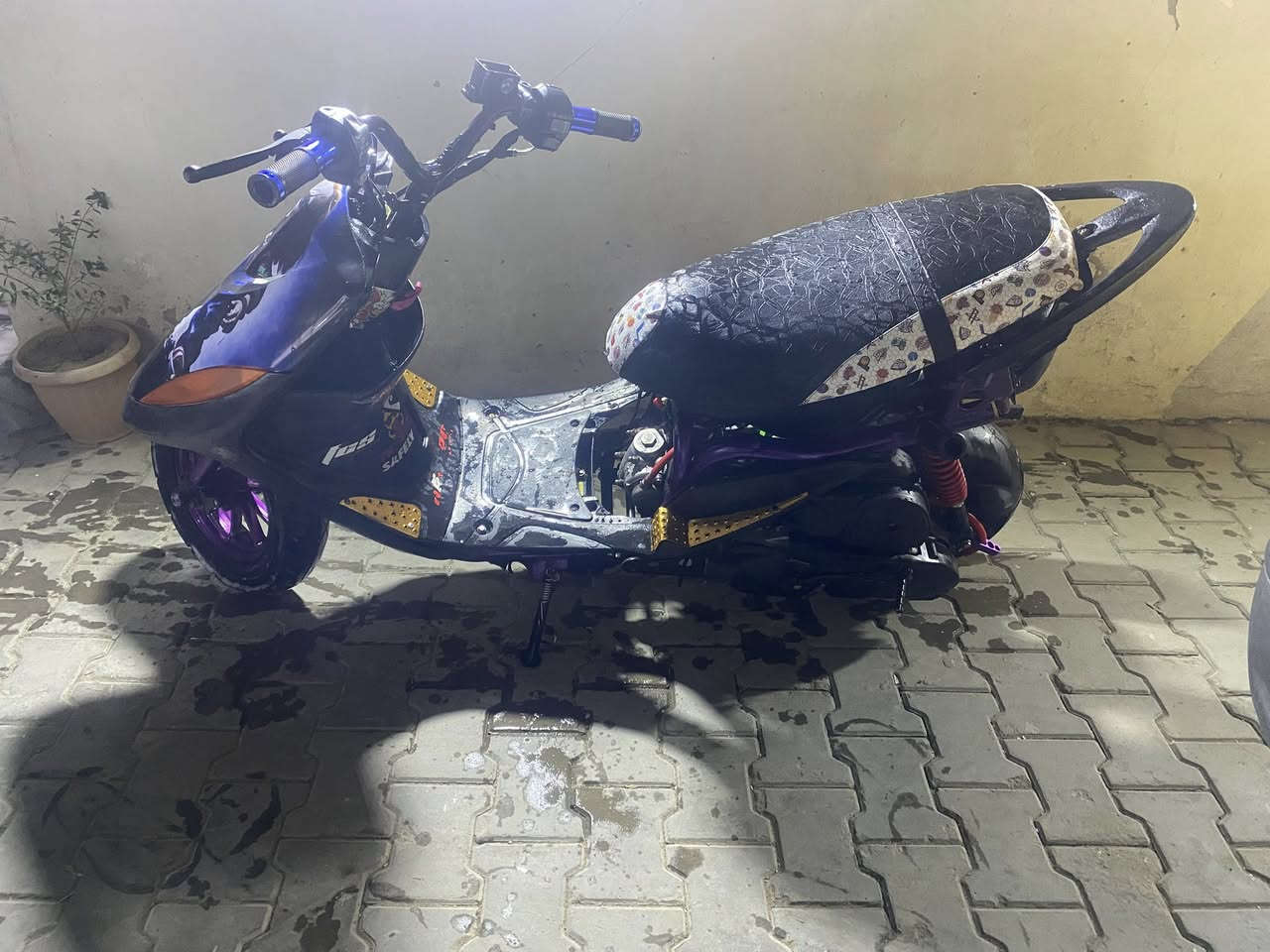 السلام عليكم دراجة ماكس عدلة مال لعب صاروخ ب600 مكاني بغداد المنصور ***********
البجم موشم
الكشن دوشمه رياضي جديد
دوسات ذهبيات
بوشه 55 
سلف55
صلنصه FM
باتري جديد
اشاير وهرونات
يدات سكليتر رياضي وقجمي جديد
شاصي مصبوغ ومضروب كايلر
ويالة رياضي 
تايرات جدد
قبق فلاوين  رياضي
قطرة رياضي
