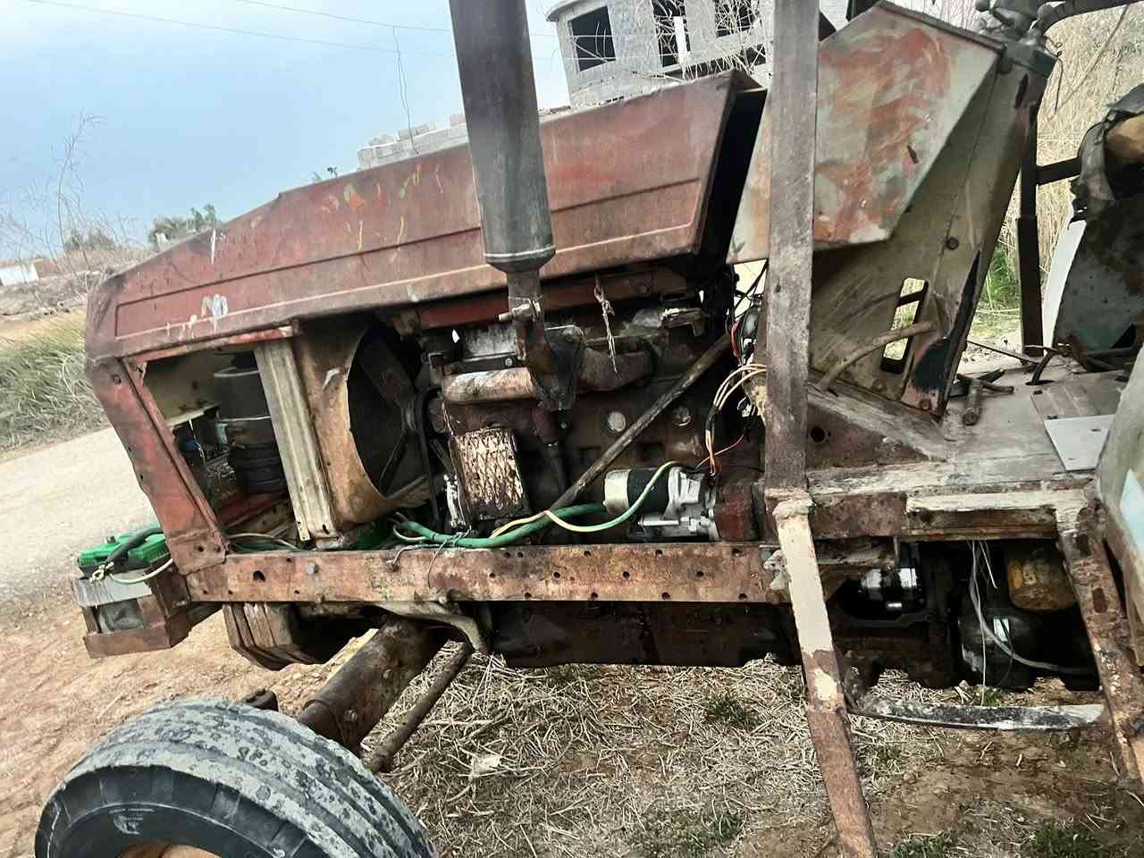 السلام عليكم عنتر 80 للبيع محرك كير اكسل هودروليك كله مكفول مع كير وأكسل وهودروليك احتياط مع عربانه قلاب مع عربانه شاصي مع رقم وسنويه السعر 7500وبيها مجال 
للاتصال ***********
