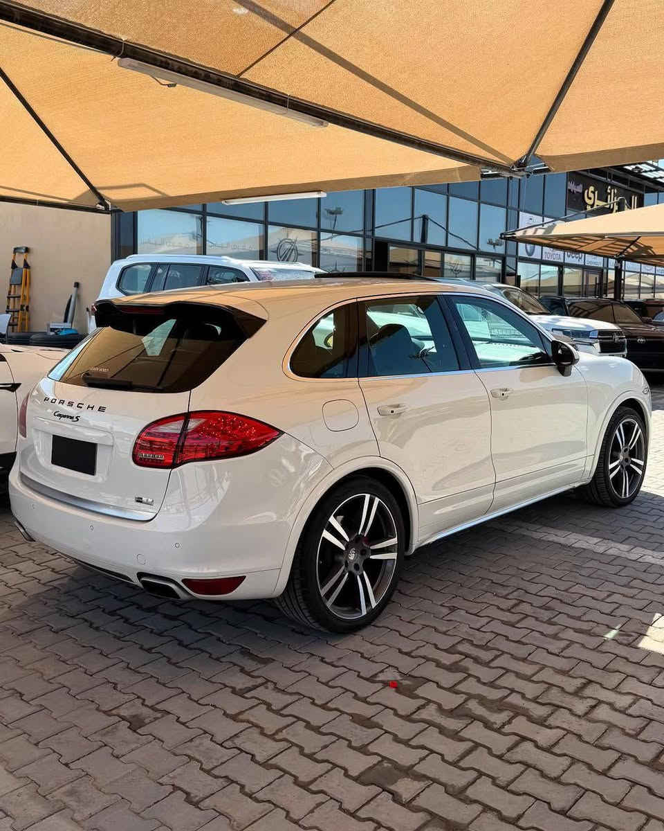 للبيع او مراوس
بورش كايين s 2011
فول
خليجي
صبغ فقط بين البابين بدون دواخل 
كربلاء ***********
