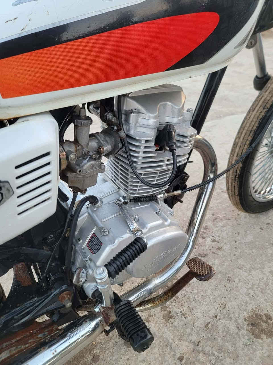 السلام عليكم 
للبيع نامه ابرو اوراق سكنر 
شاصي مديل ٢٠ ومكينه ٢٣ ما مفتوحه دراجه احلا من بل صوره مكاني ديوانيه الحمزه الشرقي رقم ***********
