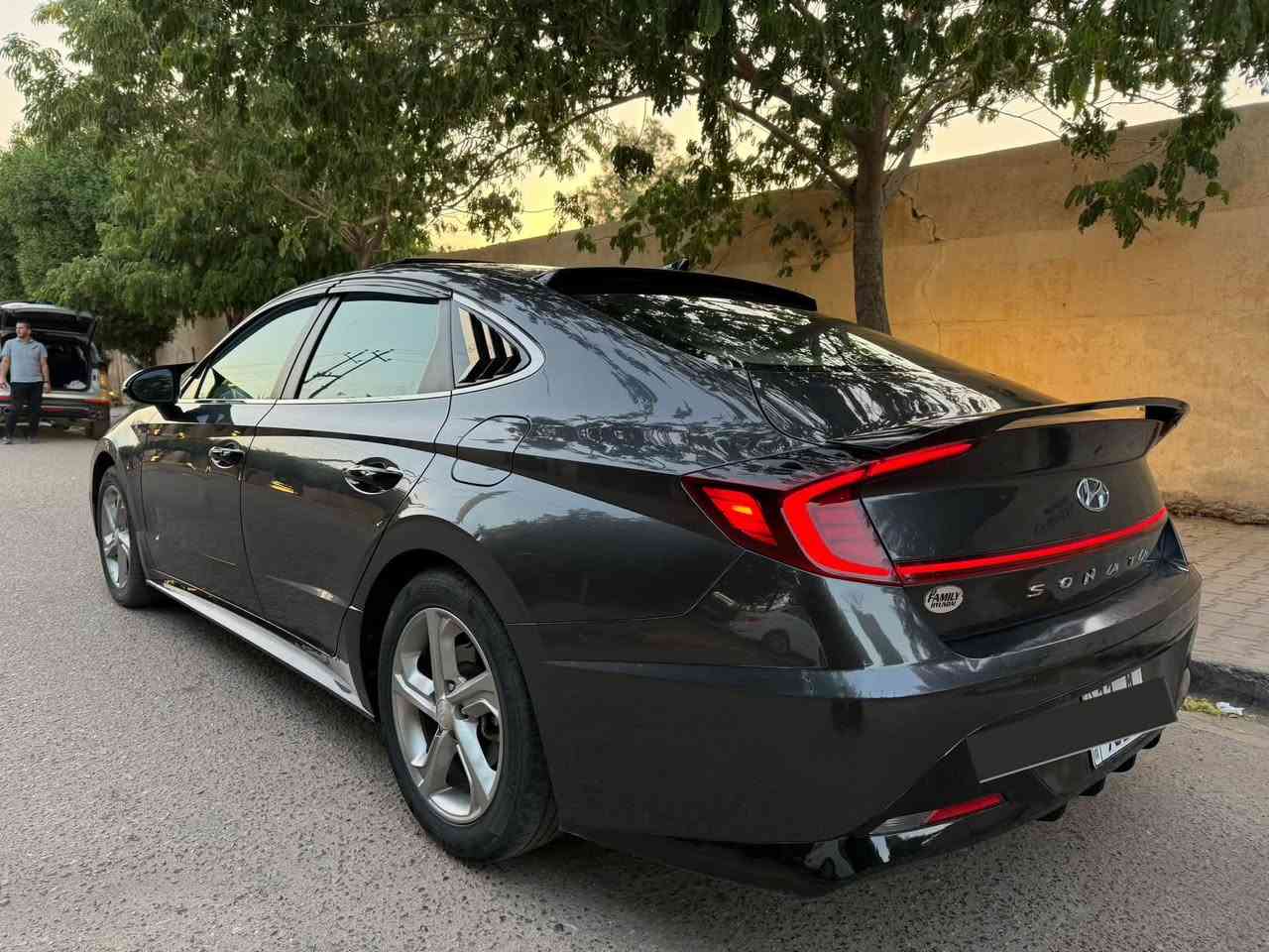 سوناتا 2020 فول 1/1
محرك 2500 

رقم بغداد

بدون قطرة صبغ السيارة حادثها خفيف مثل ما موضح بالصور
مكينة + كير مكفولات

بانوراما

تشغيل عن بعد

كشنات جلد

رادار تحديد مسار توقف ذاتي 

سماعات BOSE

كاميرا خلفية

جنطة بصمة عند الاقتراب

لد امامي 

شاشه معربه 

سايد بريك بصمه 

4 وضعيات قياده

رايدها 148 $ مجال بسيط 

مكاني الدورة او العامرية 

رقمي ***********
