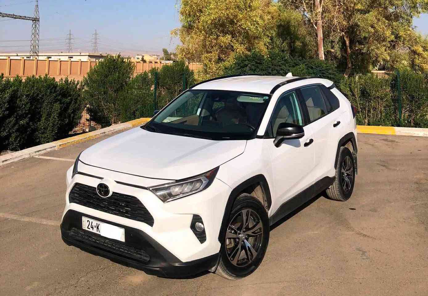 Toyoto rav4 2021 xle
 فول مواسه‌فاته‌ (ئۆتۆ هۆڵد , برێك به‌سمه‌ , به‌سمه‌ , رادار پشتو پێش , ته‌حه‌كوم ستێرن , خه‌تی جاده‌ , سێ مۆدی لێخورین , كوشن كاره‌بایی , )

گێر مه‌كینه‌ شاسی  براوه‌ به‌شه‌رت
65000 km رۆشتووه‌

بۆ نرخ!/ کۆمێنت بکە🗳

به‌ناوی خۆمانه‌ ته‌حویل غه‌رامه‌ به‌ناوكردن به‌شه‌رته‌
پشت و پێش كه‌پسه‌ حیزام نییه‌ به‌ حیزام ده‌یفرۆشین
ژم:73 91 201 0772
ژم:13 86 475 0750
